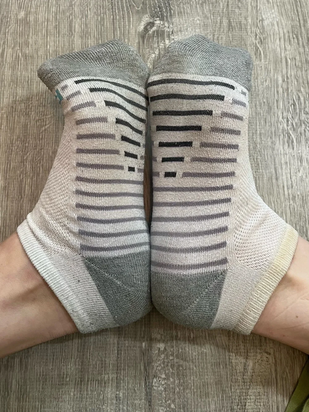 4 Pairs Size 5-7 White Green Blue Low Top Athletic Socks Used